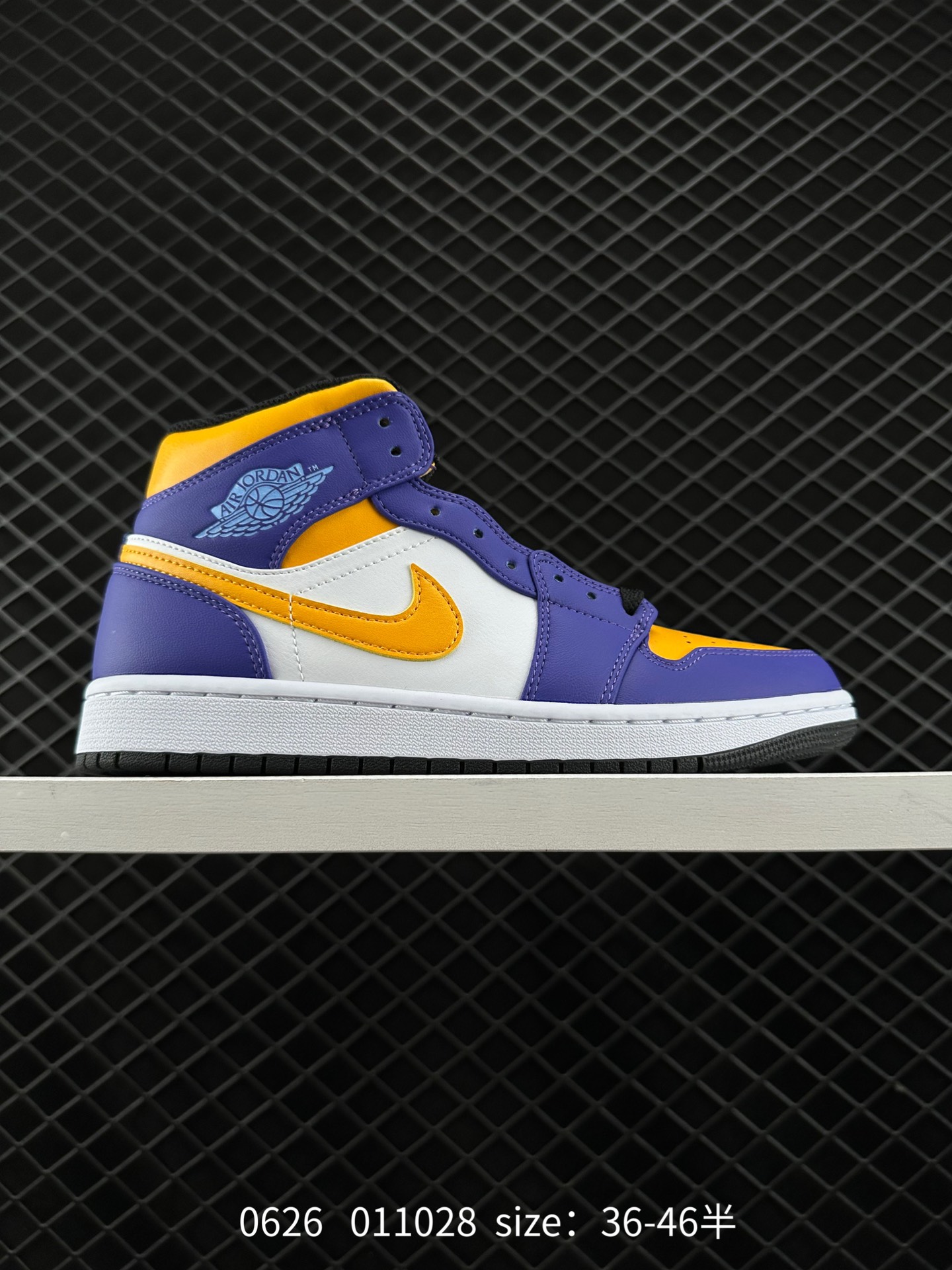 （NIKE）AIR JORDAN 1 MID